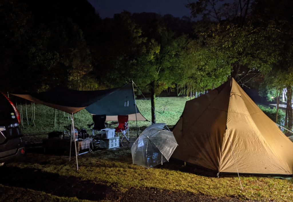 雨　キャンプ　テント　梅雨　アウトドア