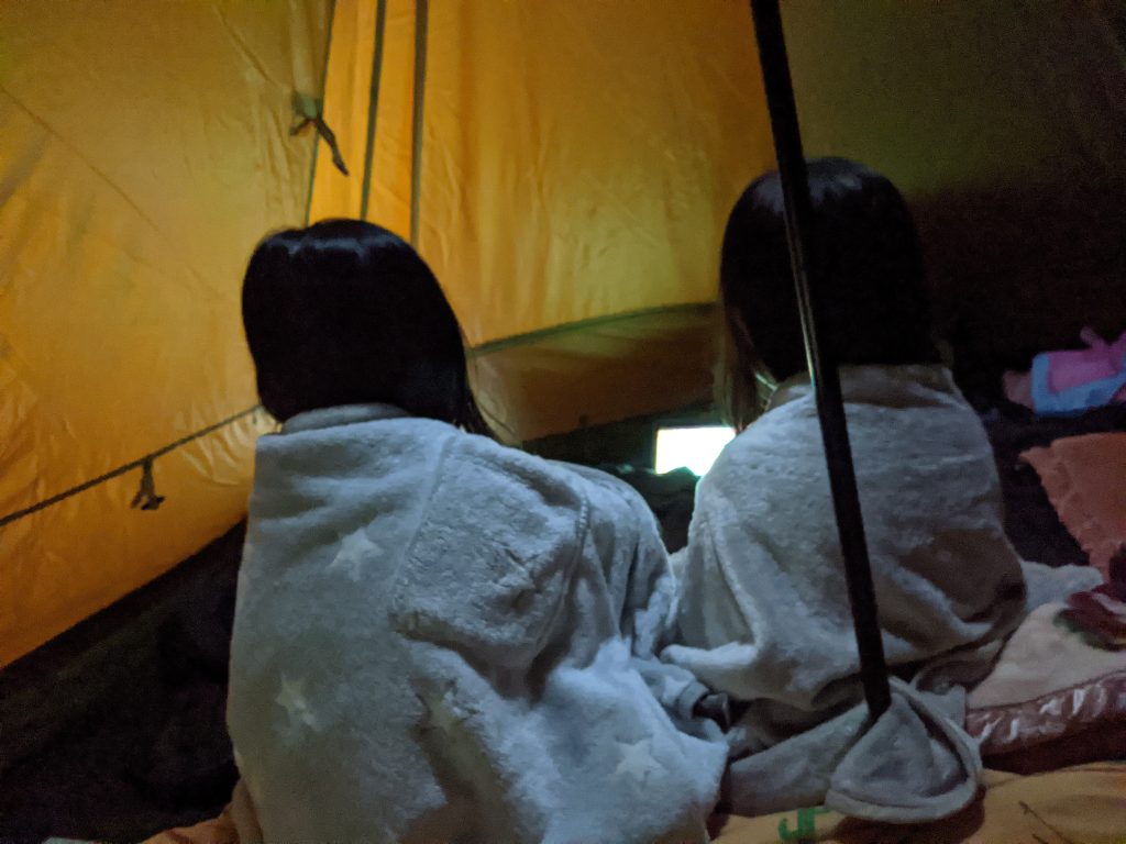 テント　雨の日　動画　梅雨