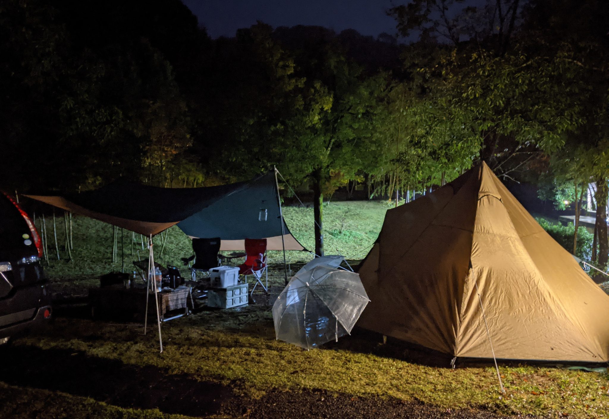 雨　キャンプ　テント　梅雨　アウトドア