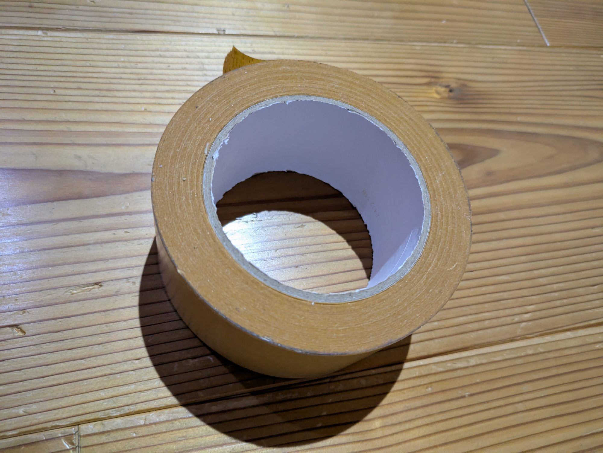 
補修に大活躍のガムテープ