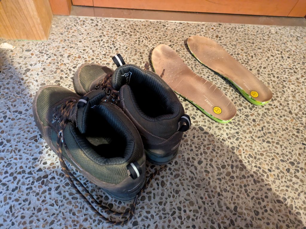 登山靴　中敷き　梅雨　湿気対策