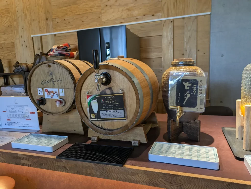 地元の焼酎やワインが楽しめる