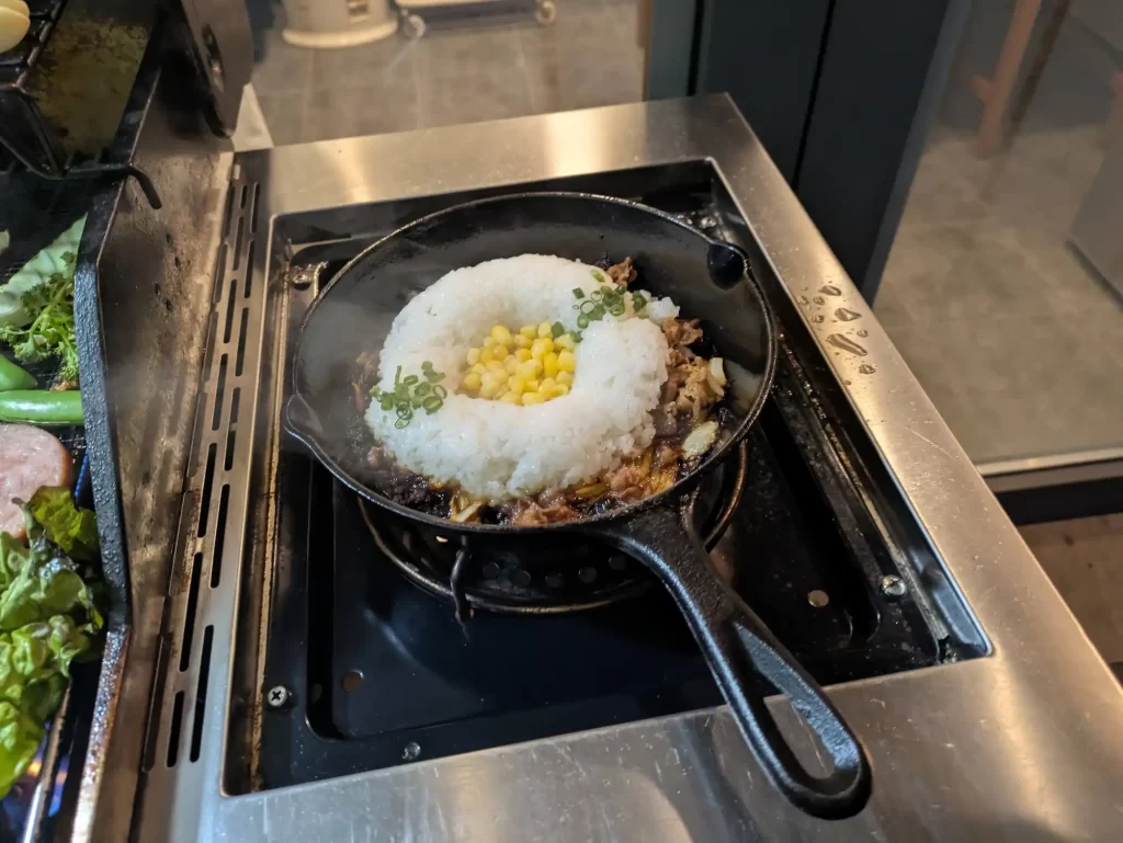 スキレット調理もセットされているので、火を通すだけ完成