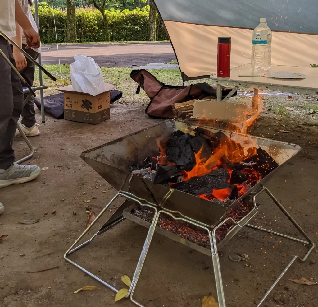 直火禁止のキャンプ場がほとんどなので、焚き火台は必須アイテム