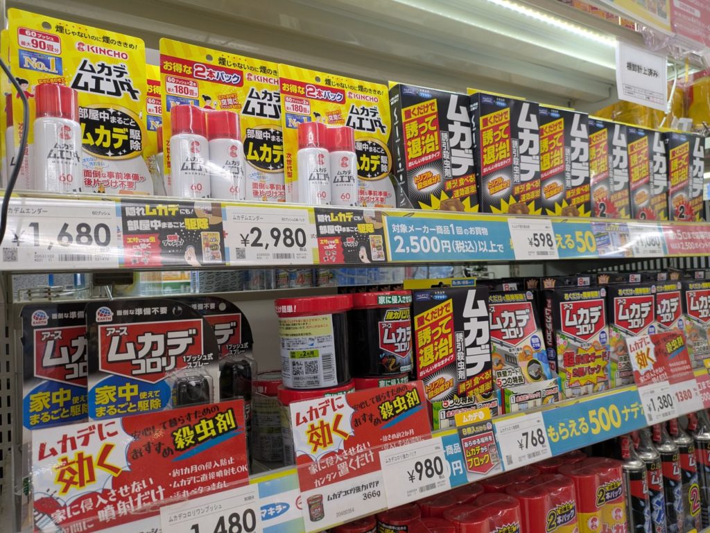 ホームセンターに並ぶ殺虫剤のラインナップ