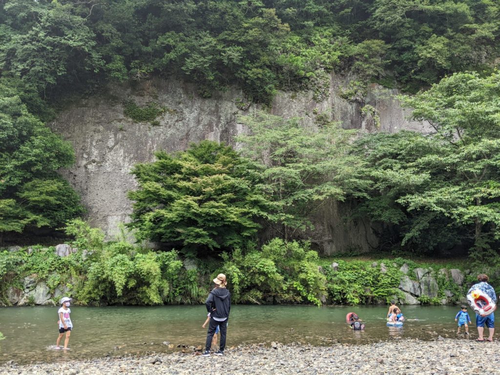 川遊びも楽しい岩屋公園