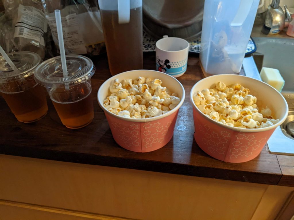 紙コップ等を使用すると、映画館らしさが激上がり