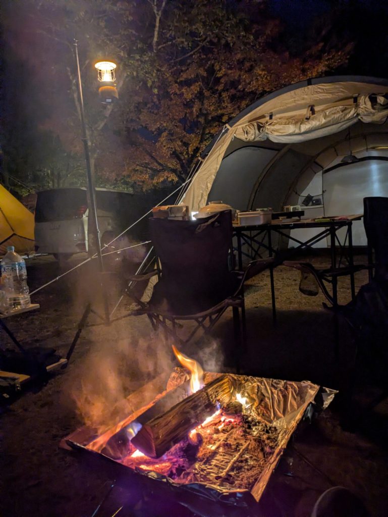 焚き火があるだけで温かい